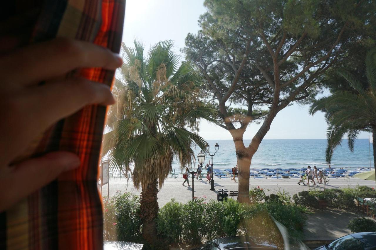 Hotel Beau Rivage Alassio Eksteriør billede