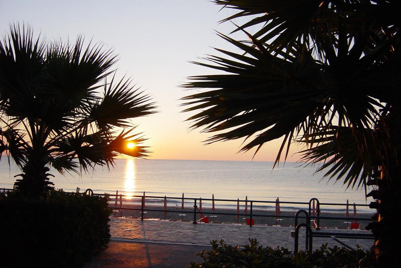 Hotel Beau Rivage Alassio Eksteriør billede