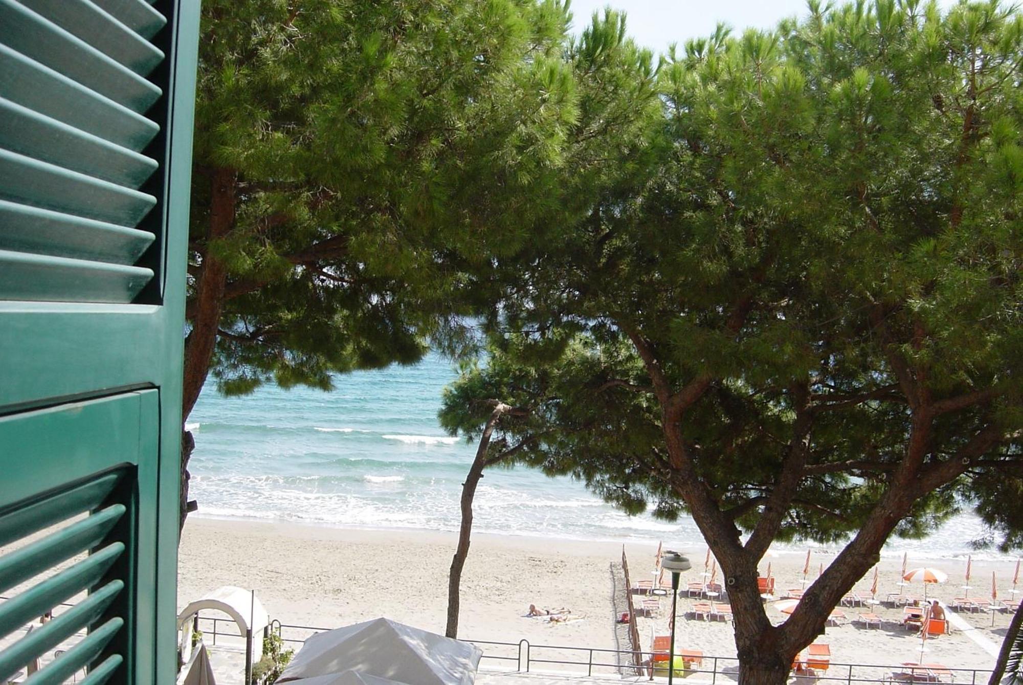 Hotel Beau Rivage Alassio Eksteriør billede